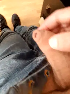 Alex 7422 online show from April 14, 1:39 pm