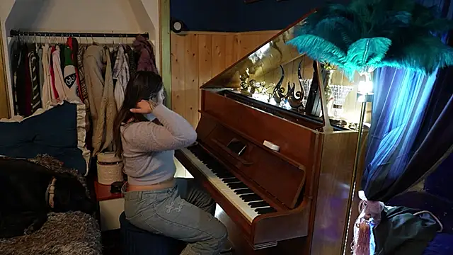 VanessaDoyle online show from October 16, 4:30 pm