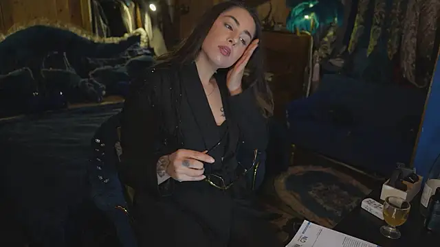 VanessaDoyle online show from March 17, 11:30 pm