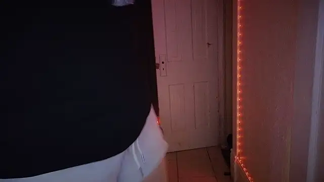 Snapshot of drizzypeach602 chatting on October 31, 6:03 am drizzypeach602 online show from October 31, 6:03 am