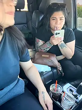 Snapshot of drizzypeach602 chatting on November 13, 8:19 pm drizzypeach602 online show from November 13, 8:19 pm