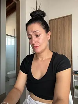 Snapshot of Verito_hot chatting on October 2, 9:00 pm Verito hot online show from October 2, 9:00 pm