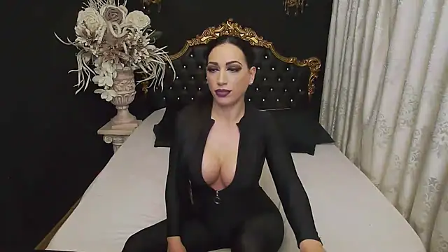 Snapshot of MichaelaDark chatting on January 6, 3:53 am MichaelaDark online show from January 6, 3:53 am
