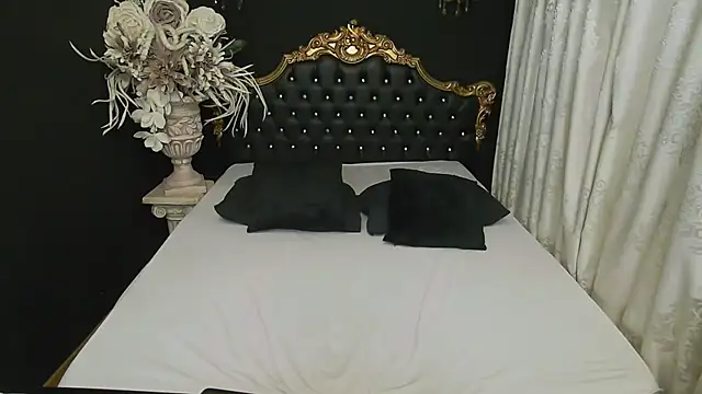 Snapshot of MichaelaDark chatting on February 2, 4:26 am MichaelaDark online show from February 2, 4:26 am