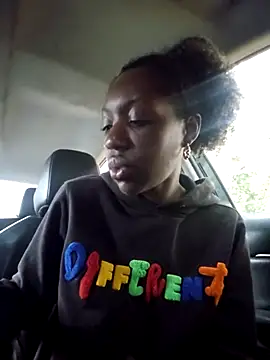 Snapshot of oliviaprettypussy chatting on October 26, 1:06 pm oliviaprettypussy online show from October 26, 1:06 pm