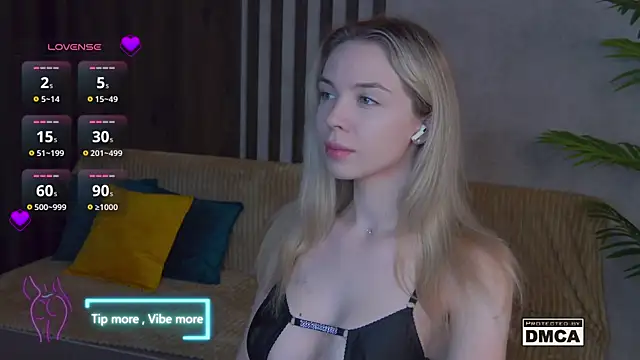 Holl1Would online show from February 3, 3:42 am