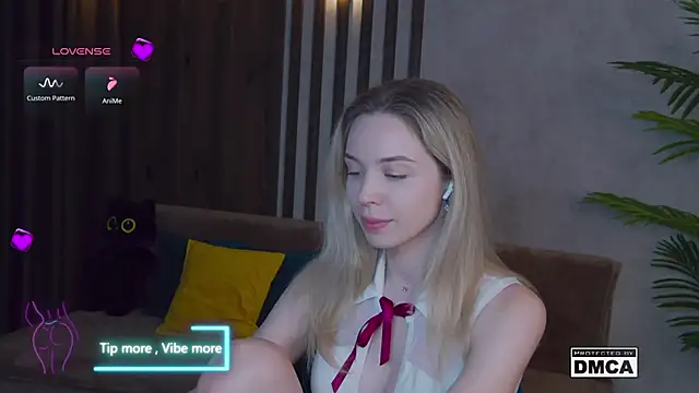 Holl1Would online show from February 23, 11:14 pm