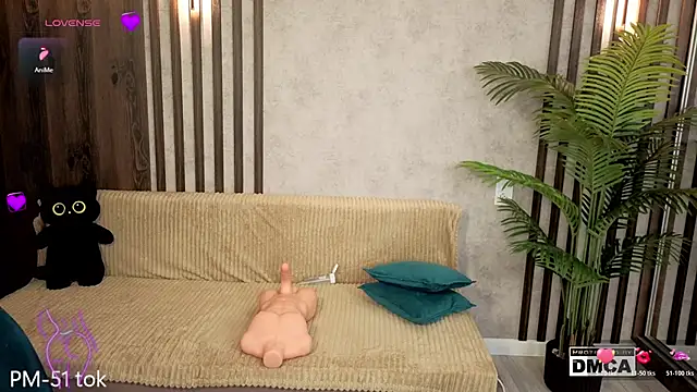 Holl1Would online show from March 31, 7:42 am