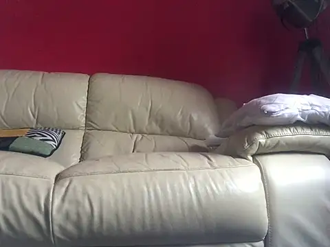 Snapshot of louh261 chatting on October 22, 7:52 am louh261 online show from October 22, 7:52 am