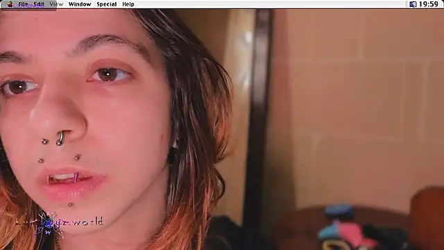 Snapshot of Kryptosworld chatting on February 18, 6:59 pm Kryptosworld online show from February 18, 6:59 pm