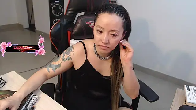 pink-2022 online show from May 28, 2:25 pm