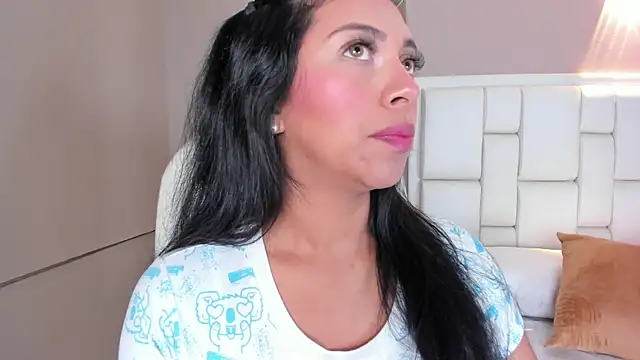 Snapshot of _BunnyNaugthy chatting on October 7, 12:24 pm BunnyNaugthy online show from October 7, 12:24 pm