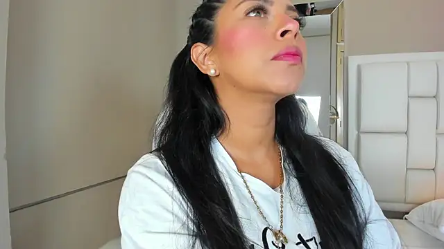 Snapshot of _BunnyNaugthy chatting on November 8, 12:05 pm BunnyNaugthy online show from November 8, 12:05 pm