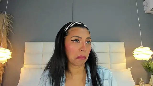 Snapshot of _BunnyNaugthy chatting on February 7, 5:16 pm BunnyNaugthy online show from February 7, 5:16 pm