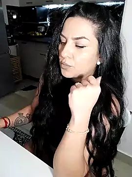 hot-babygirl online show from December 16, 8:25 pm