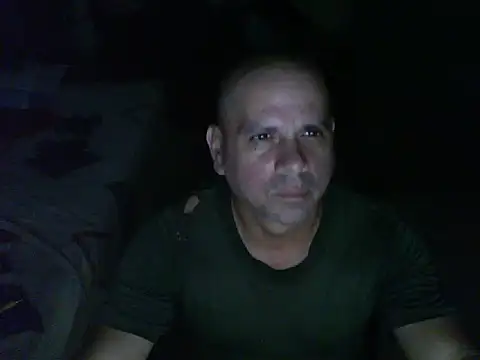 Snapshot of reventador_46 chatting on December 13, 11:39 pm reventador 46 online show from December 13, 11:39 pm
