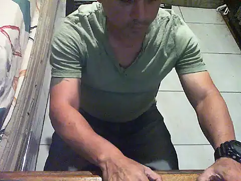 Snapshot of reventador_46 chatting on December 18, 4:53 am reventador 46 online show from December 18, 4:53 am