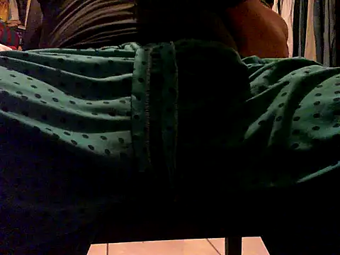 Snapshot of reventador_46 chatting on March 4, 4:27 am reventador 46 online show from March 4, 4:27 am
