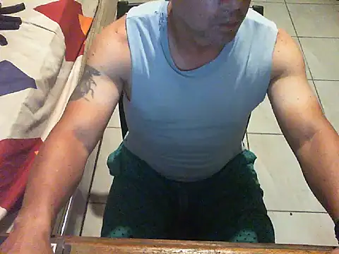 Snapshot of reventador_46 chatting on March 9, 5:44 am reventador 46 online show from March 9, 5:44 am