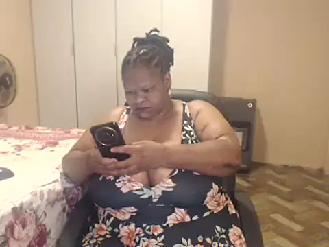 sweetnoziexx online show from April 15, 5:14 am