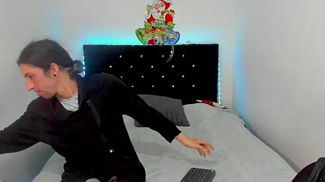 Snapshot of shelby__hotshoww chatting on December 18, 1:15 am shelby  hotshoww online show from December 18, 1:15 am