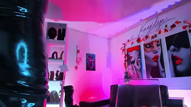 Snapshot of kayilyn chatting on November 8, 11:54 am kayilyn online show from November 8, 11:54 am