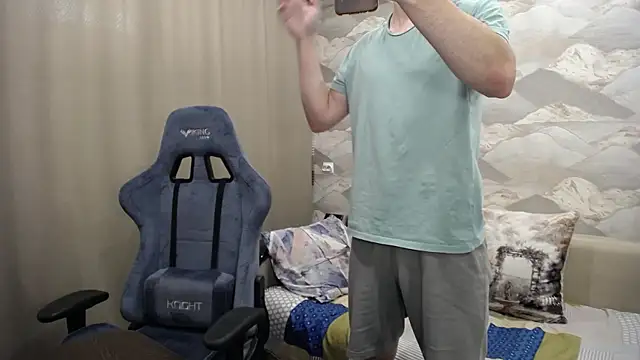 Snapshot of SerzhKorol1 chatting on October 7, 8:11 am SerzhKorol1 online show from October 7, 8:11 am