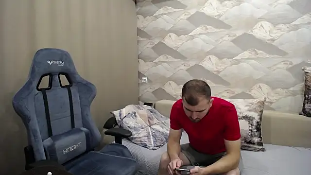 Snapshot of SerzhKorol1 chatting on October 10, 7:18 am SerzhKorol1 online show from October 10, 7:18 am