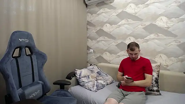 Snapshot of SerzhKorol1 chatting on October 12, 7:40 am SerzhKorol1 online show from October 12, 7:40 am