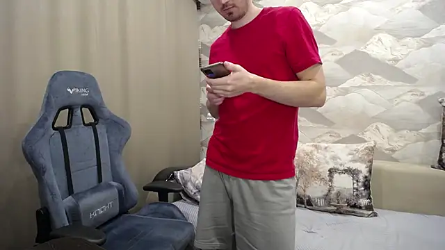 Snapshot of SerzhKorol1 chatting on October 15, 11:21 am SerzhKorol1 online show from October 15, 11:21 am