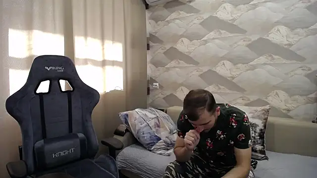 Snapshot of SerzhKorol1 chatting on October 25, 6:43 am SerzhKorol1 online show from October 25, 6:43 am