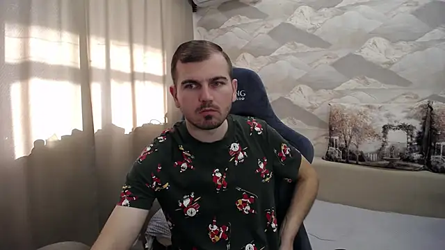 Snapshot of SerzhKorol1 chatting on October 26, 6:30 am SerzhKorol1 online show from October 26, 6:30 am