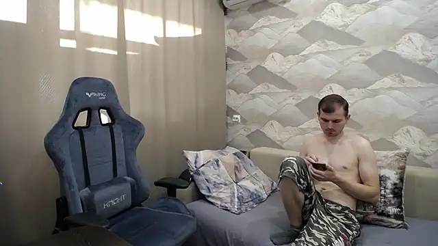 Snapshot of SerzhKorol1 chatting on November 4, 6:01 am SerzhKorol1 online show from November 4, 6:01 am