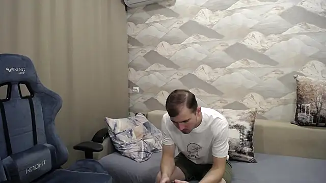 Snapshot of SerzhKorol1 chatting on November 6, 5:08 am SerzhKorol1 online show from November 6, 5:08 am