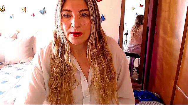 Snapshot of Jolie-Mature chatting on January 17, 8:12 pm Jolie-Mature online show from January 17, 8:12 pm