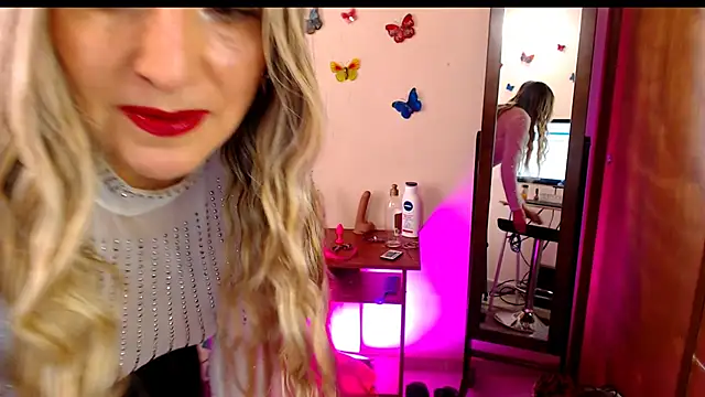 Snapshot of Jolie-Mature chatting on February 2, 7:23 pm Jolie-Mature online show from February 2, 7:23 pm