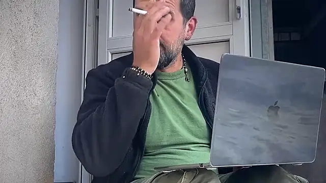 Snapshot of TigerOne19 chatting on November 1, 11:12 am TigerOne19 online show from November 1, 11:12 am