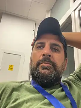 Snapshot of TigerOne19 chatting on November 10, 4:17 pm TigerOne19 online show from November 10, 4:17 pm