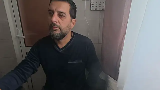 Snapshot of TigerOne19 chatting on November 18, 8:19 am TigerOne19 online show from November 18, 8:19 am