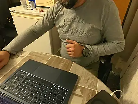 Snapshot of TigerOne19 chatting on November 22, 8:52 pm TigerOne19 online show from November 22, 8:52 pm