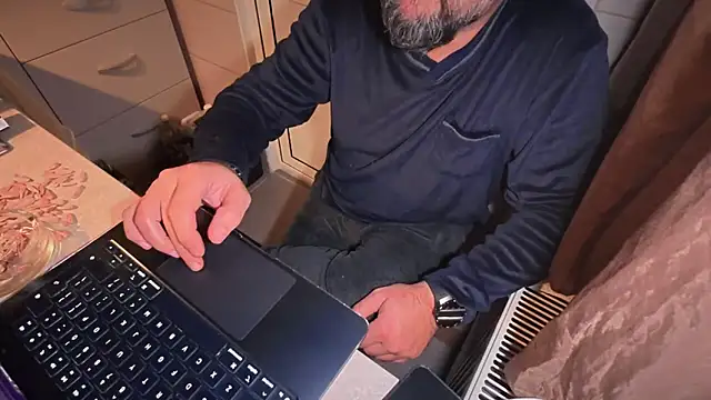 Snapshot of TigerOne19 chatting on November 23, 9:03 pm TigerOne19 online show from November 23, 9:03 pm