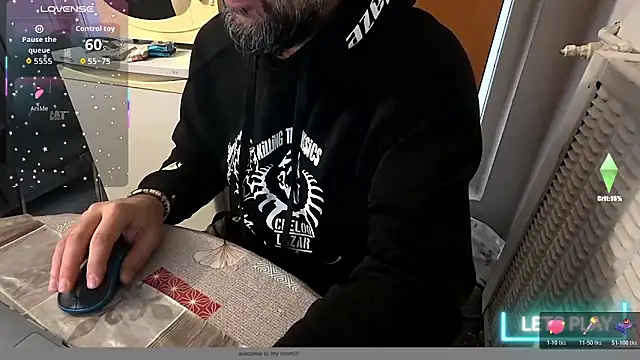 Snapshot of TigerOne19 chatting on December 1, 6:51 am TigerOne19 online show from December 1, 6:51 am