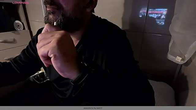 Snapshot of TigerOne19 chatting on December 2, 8:04 pm TigerOne19 online show from December 2, 8:04 pm