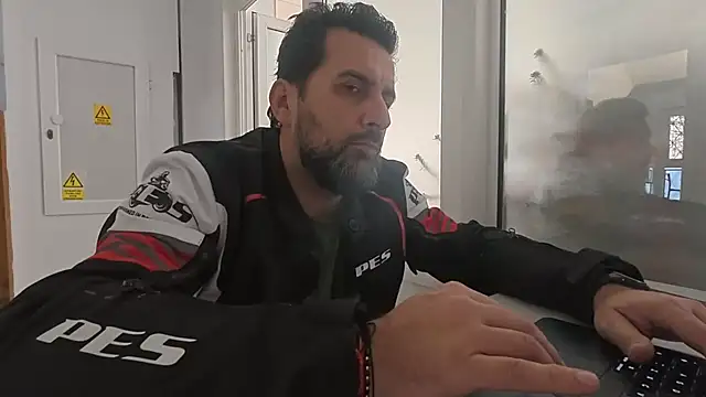 Snapshot of TigerOne19 chatting on December 20, 7:15 am TigerOne19 online show from December 20, 7:15 am