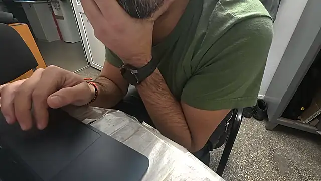 Snapshot of TigerOne19 chatting on January 7, 7:16 pm TigerOne19 online show from January 7, 7:16 pm