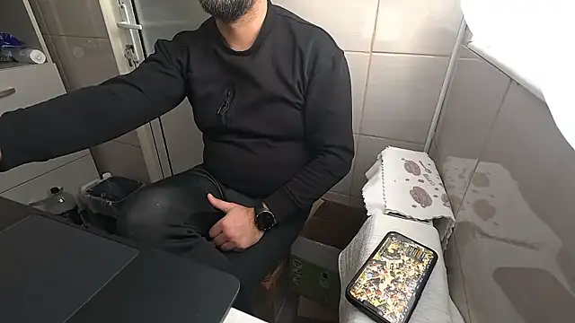 Snapshot of TigerOne19 chatting on January 9, 2:20 pm TigerOne19 online show from January 9, 2:20 pm