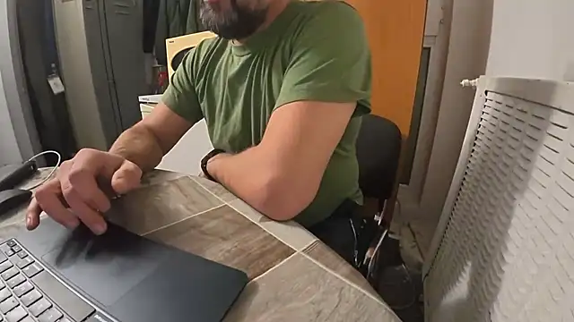 Snapshot of TigerOne19 chatting on January 10, 6:09 pm TigerOne19 online show from January 10, 6:09 pm