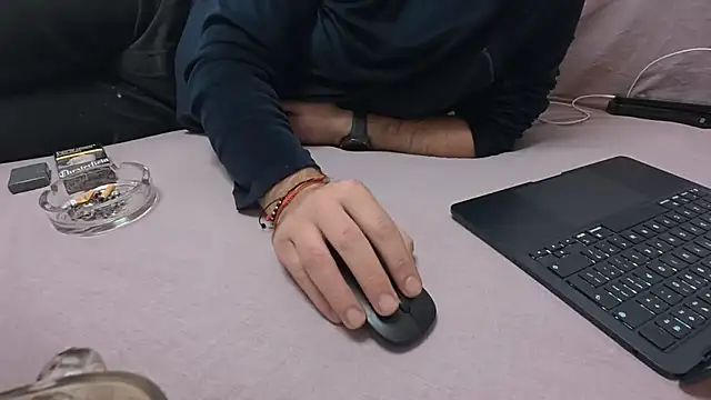 Snapshot of TigerOne19 chatting on January 14, 5:35 am TigerOne19 online show from January 14, 5:35 am