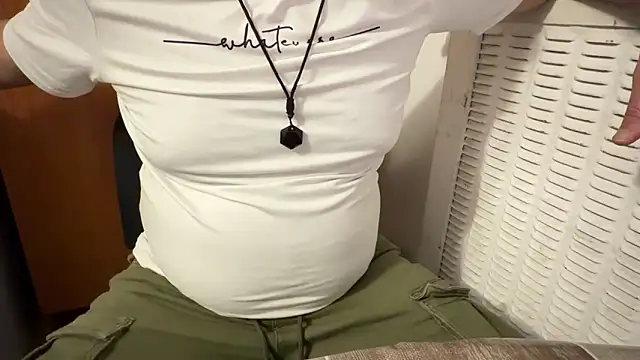 Snapshot of TigerOne19 chatting on February 27, 7:14 pm TigerOne19 online show from February 27, 7:14 pm