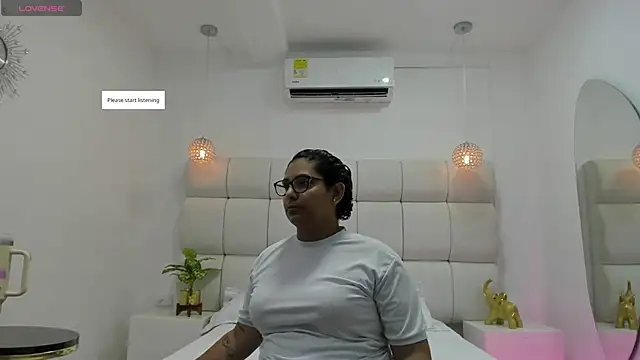 Snapshot of DanielleEvans_ chatting on November 25, 11:21 am DanielleEvans online show from November 25, 11:21 am